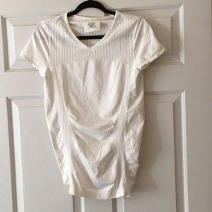 Athleta white short sleeves tee with design